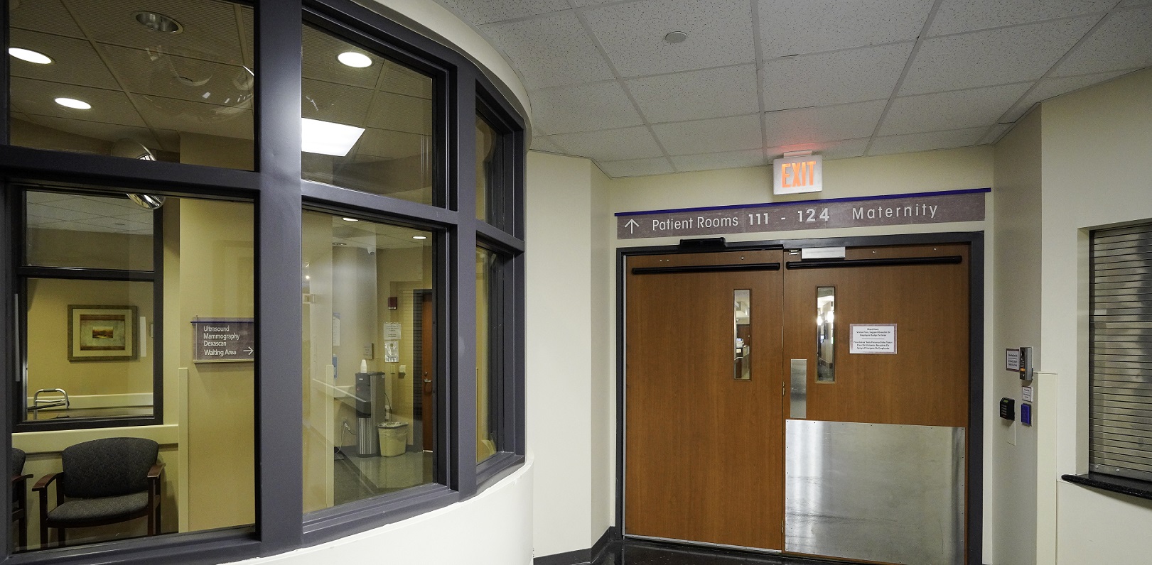 Hospital entrance with an 'Inspira Maternity Vineland' sign