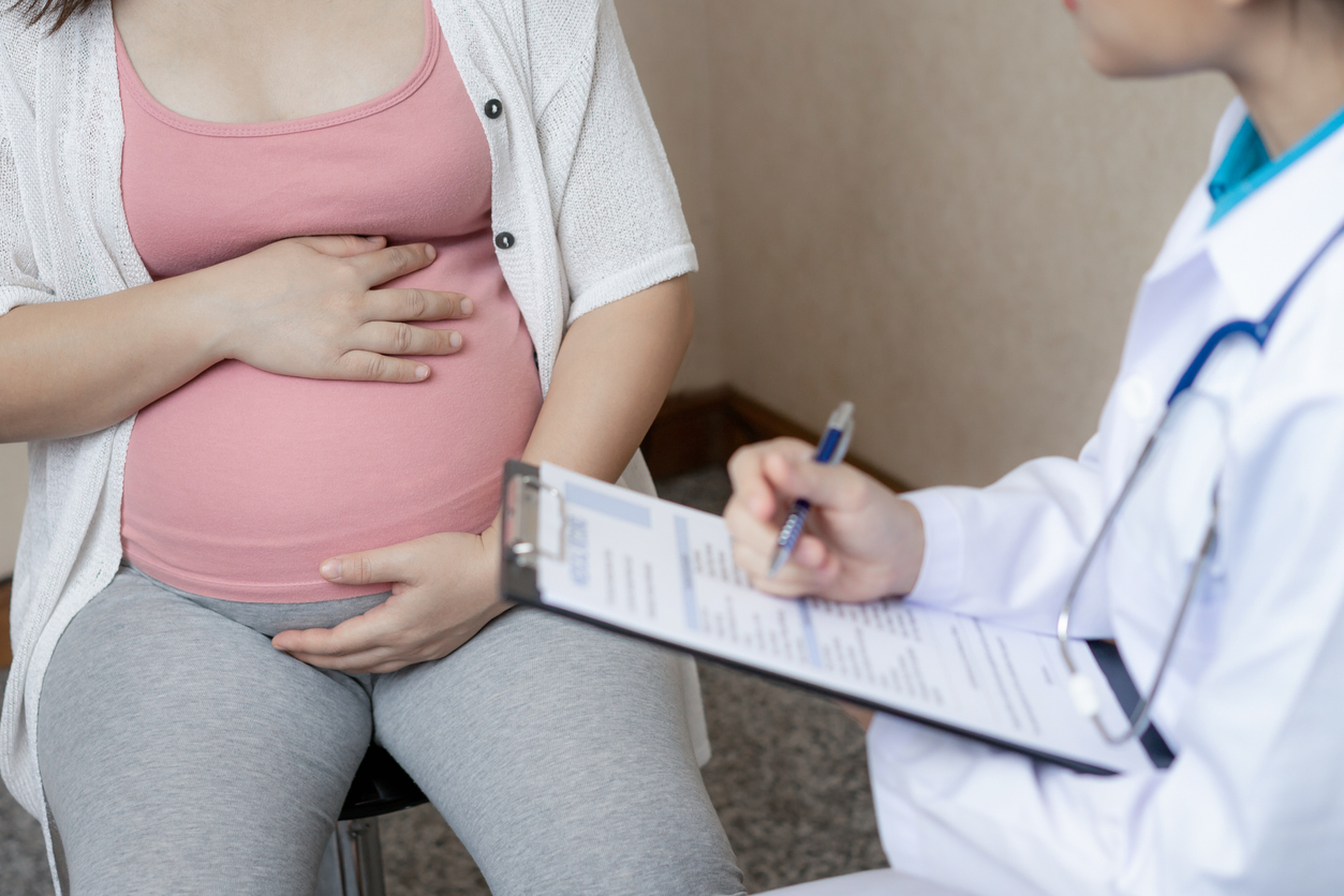 Pregnant woman consulting doctor