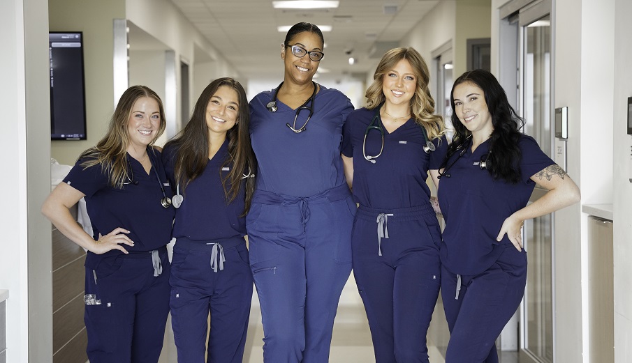 nurses standing for a picture