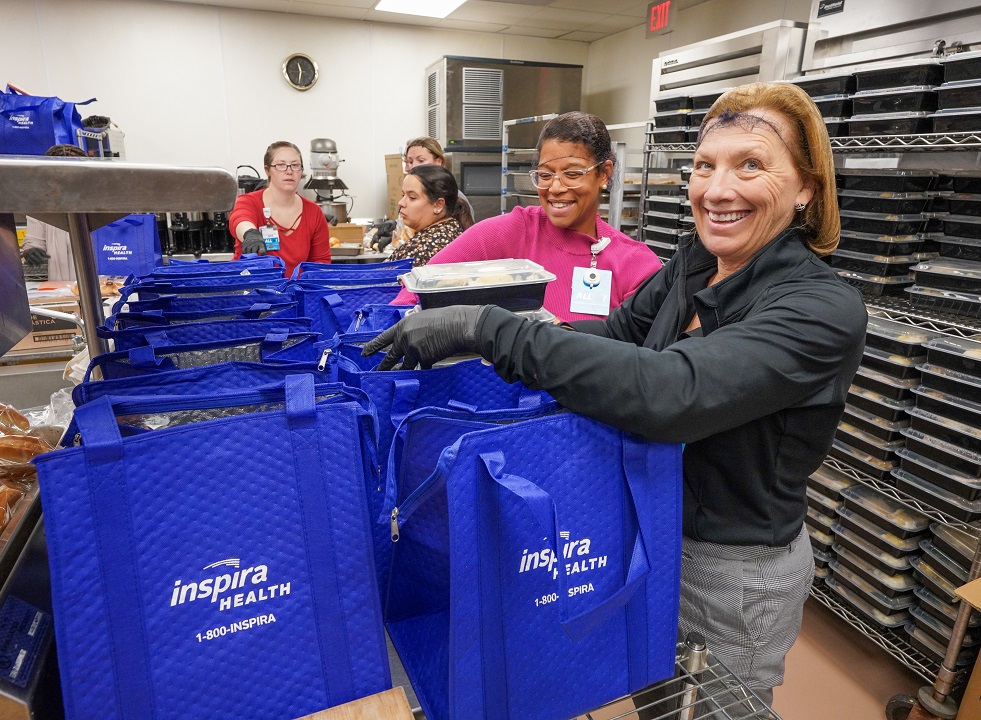 Volunteers packing thanksgiving meals